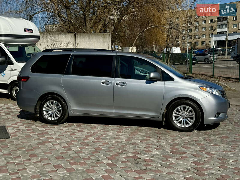 Мінівен Toyota Sienna 2015 в Вінниці