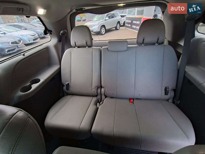 Минивэн Toyota Sienna 2016 в Харькове