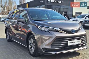 Минивэн Toyota Sienna 2022 в 