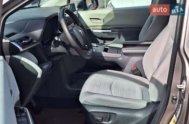 Минивэн Toyota Sienna 2022 в 