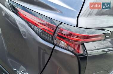 Минивэн Toyota Sienna 2022 в 