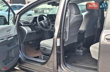 Минивэн Toyota Sienna 2022 в 