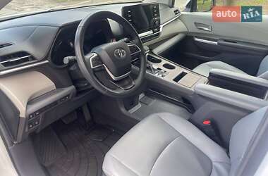 Минивэн Toyota Sienna 2023 в 