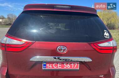 Мінівен Toyota Sienna 2016 в 