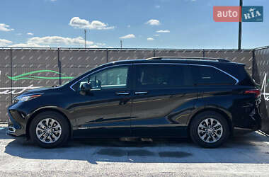 Мінівен Toyota Sienna 2021 в 
