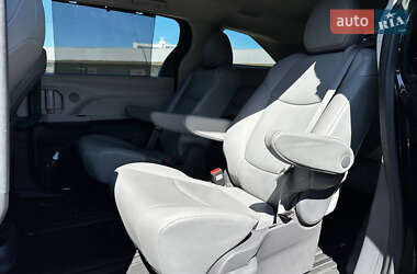 Мінівен Toyota Sienna 2021 в 
