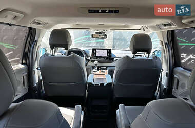 Мінівен Toyota Sienna 2021 в 