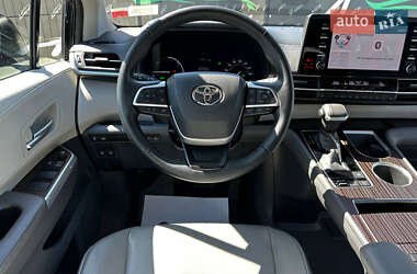 Мінівен Toyota Sienna 2021 в 