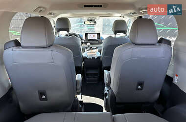 Мінівен Toyota Sienna 2021 в 