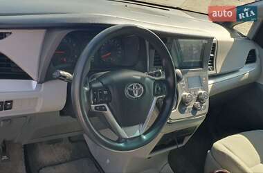 Минивэн Toyota Sienna 2016 в 