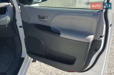 Минивэн Toyota Sienna 2016 в 