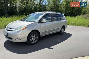 Минивэн Toyota Sienna 2006 в 