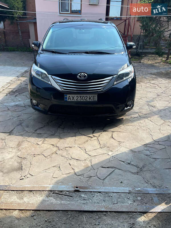 Минивэн Toyota Sienna 2017 в 