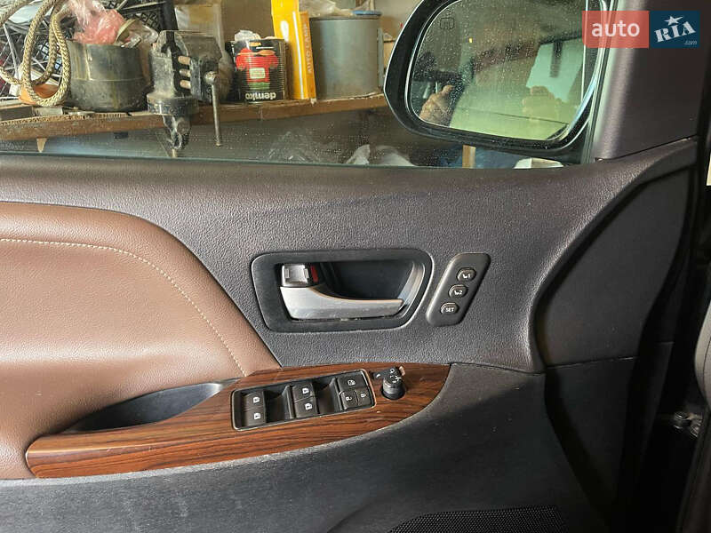 Мінівен Toyota Sienna 2017 в Харкові
