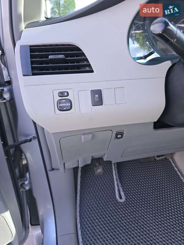 Минивэн Toyota Sienna 2010 в Днепре