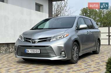 Минивэн Toyota Sienna 2019 в 