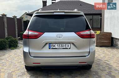 Минивэн Toyota Sienna 2019 в 