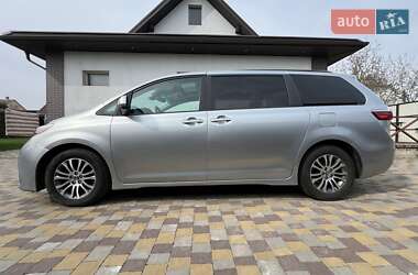 Минивэн Toyota Sienna 2019 в 