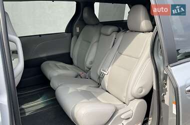 Минивэн Toyota Sienna 2019 в 