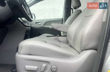 Минивэн Toyota Sienna 2019 в 