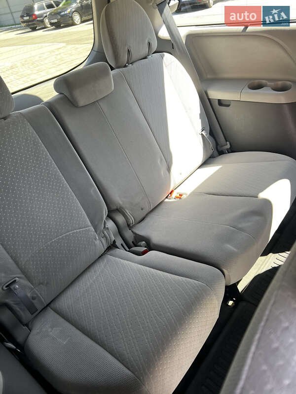 Мінівен Toyota Sienna 2018 в Луцьку