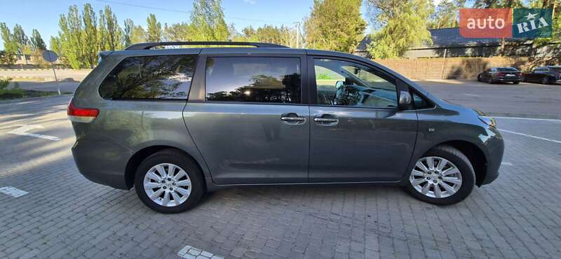 Мінівен Toyota Sienna 2013 в Києві
