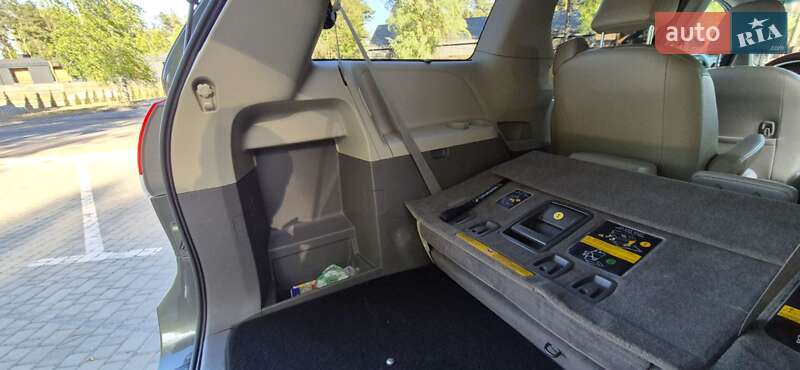 Мінівен Toyota Sienna 2013 в Києві