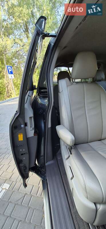 Мінівен Toyota Sienna 2013 в Києві