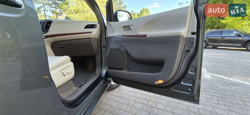 Мінівен Toyota Sienna 2013 в Києві