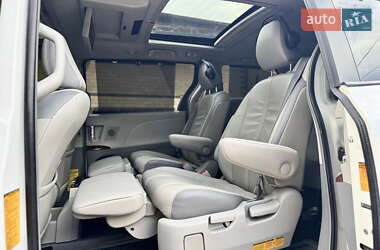 Мінівен Toyota Sienna 2014 в 