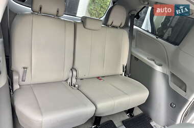 Мінівен Toyota Sienna 2014 в 