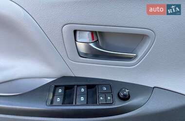 Мінівен Toyota Sienna 2019 в 