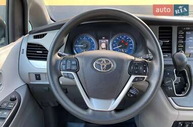 Мінівен Toyota Sienna 2019 в 