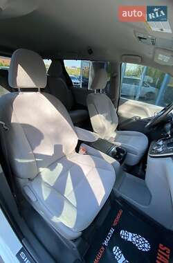 Мінівен Toyota Sienna 2019 в 