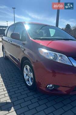 Мінівен Toyota Sienna 2016 в Львові