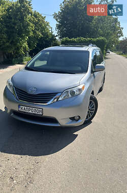 Минивэн Toyota Sienna 2012 в Одессе