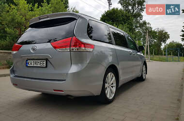Минивэн Toyota Sienna 2013 в 