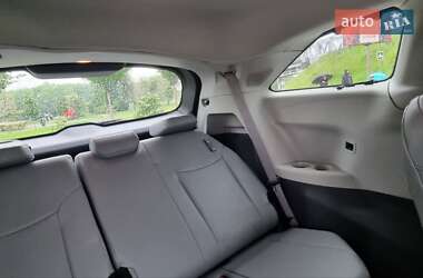 Минивэн Toyota Sienna 2023 в 