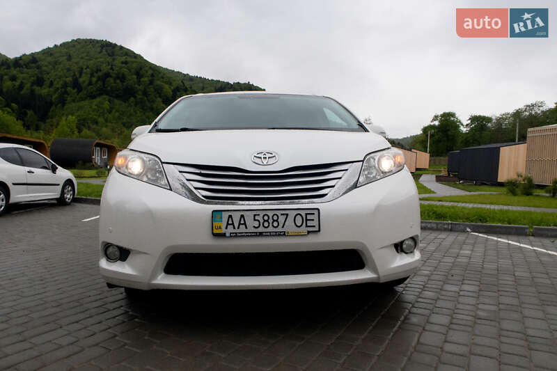 Минивэн Toyota Sienna 2013 в Киеве