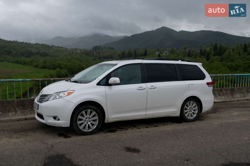 Минивэн Toyota Sienna 2013 в Киеве