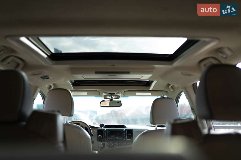 Минивэн Toyota Sienna 2013 в Киеве