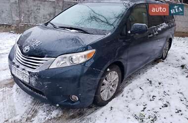 Минивэн Toyota Sienna 2012 в 