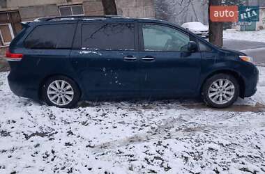 Минивэн Toyota Sienna 2012 в 
