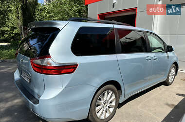 Минивэн Toyota Sienna 2015 в 