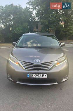 Минивэн Toyota Sienna 2017 в Николаеве