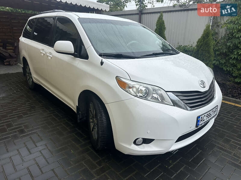 Мінівен Toyota Sienna 2011 в Луцьку