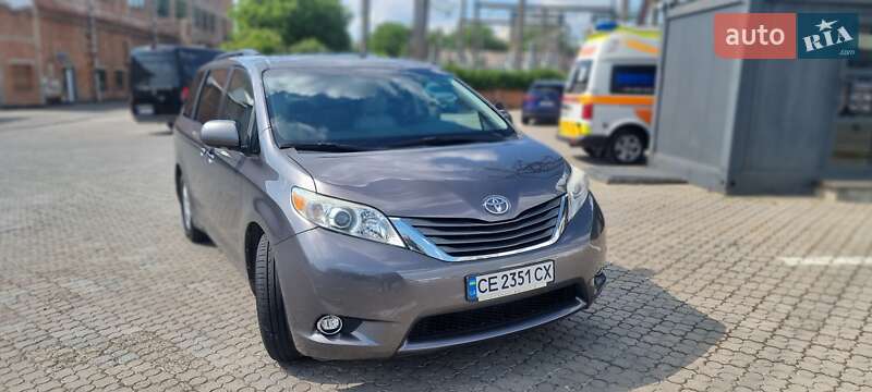 Toyota Sienna 2011
