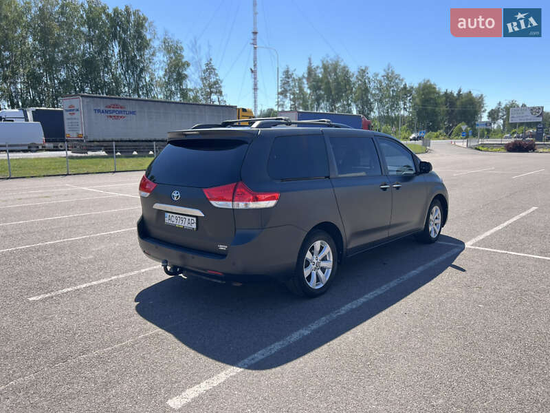 Мінівен Toyota Sienna 2014 в Ковелі