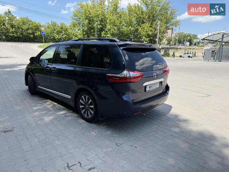 Мінівен Toyota Sienna 2018 в Хмельницькому
