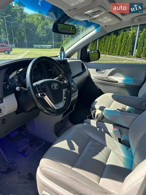 Мінівен Toyota Sienna 2016 в Харкові фото 7 Мінівен Toyota Sienna 2016 в Харкові